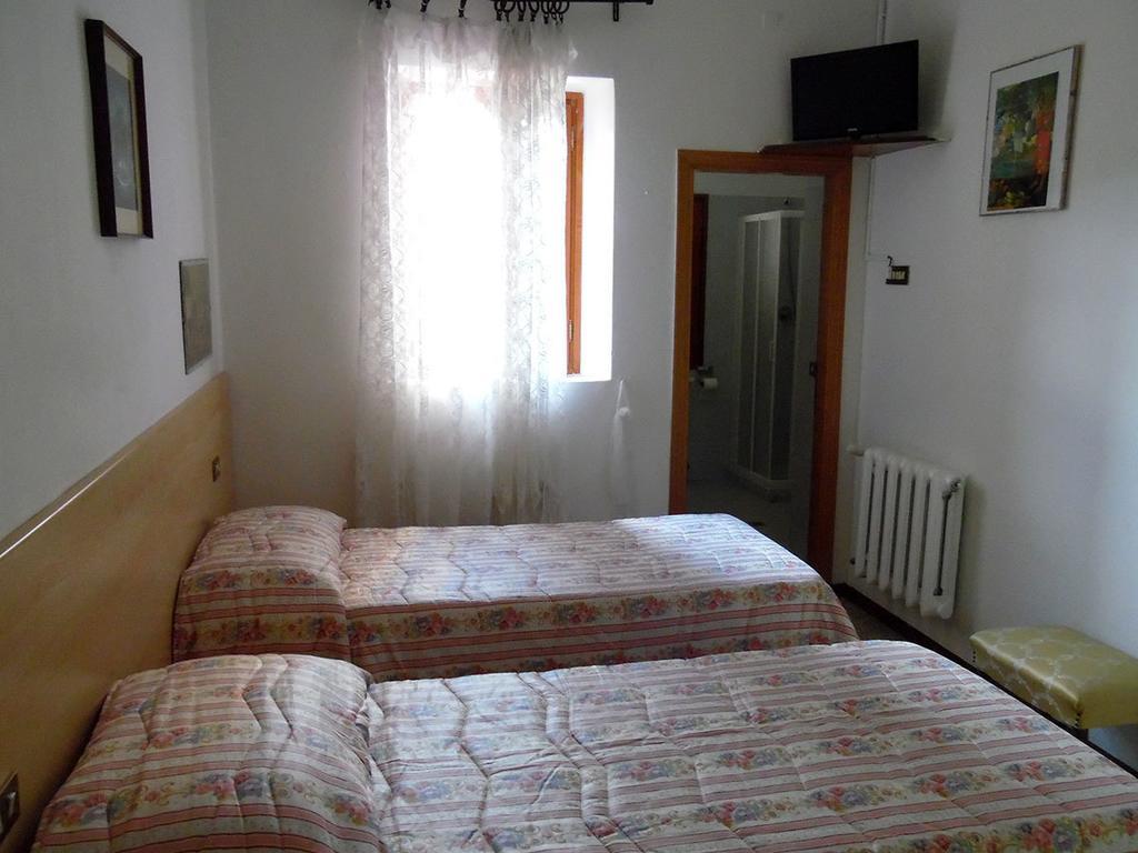 Albergo Ristorante La Torretta Castiglione dei Pepoli Phòng bức ảnh
